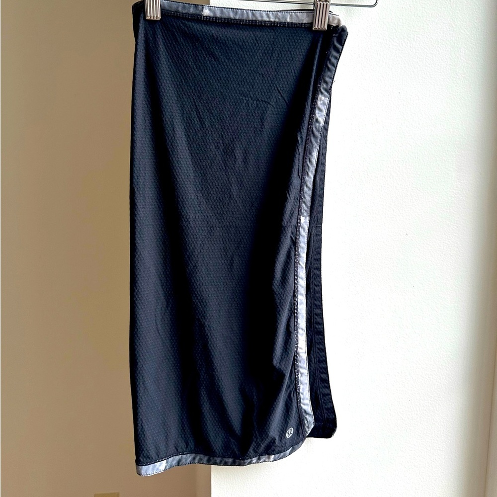 Lululemon black mesh bandana with camo trim OS